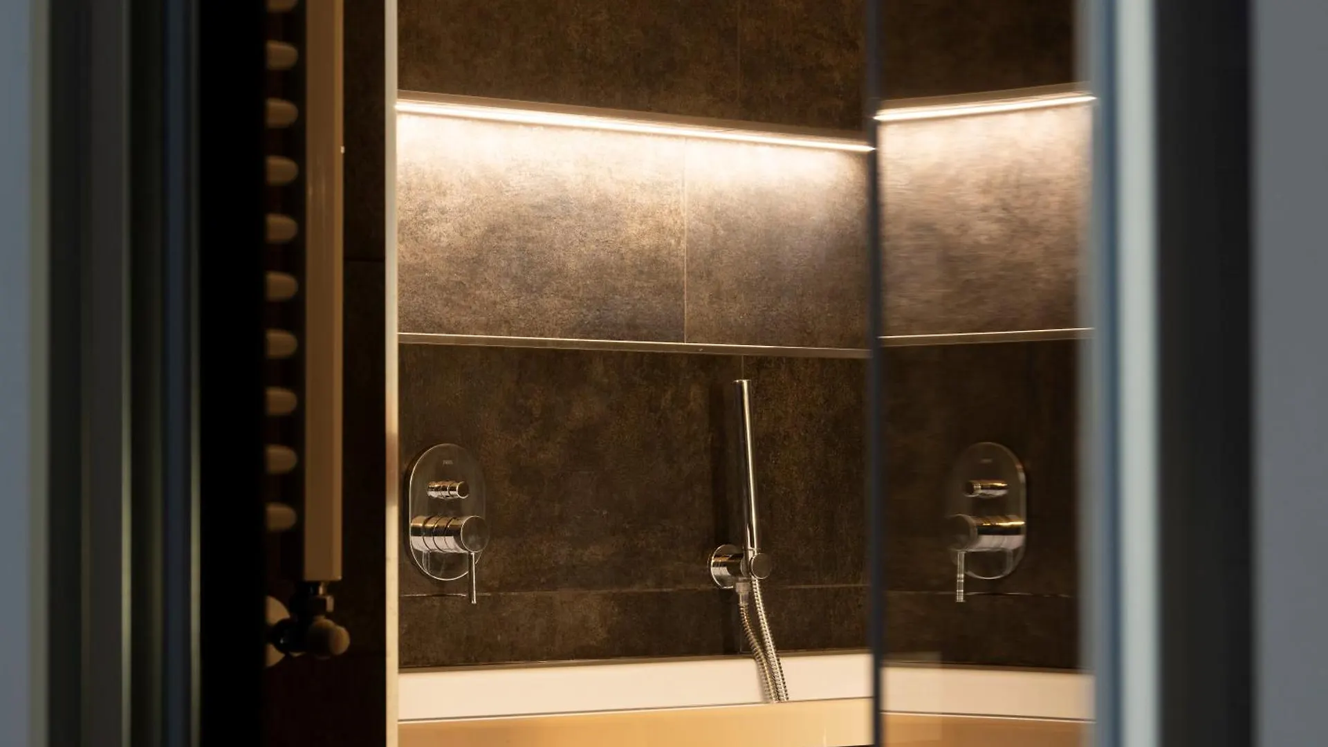 Wolvesdensuite Con Terrazzi E Garage Gratuito Milán Apartamento