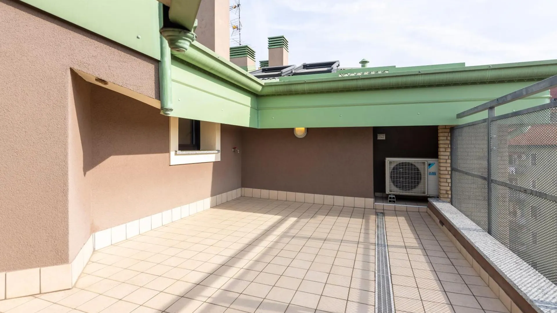Appartement Wolvesdensuite Con Terrazzi E Garage Gratuito Milaan Italië