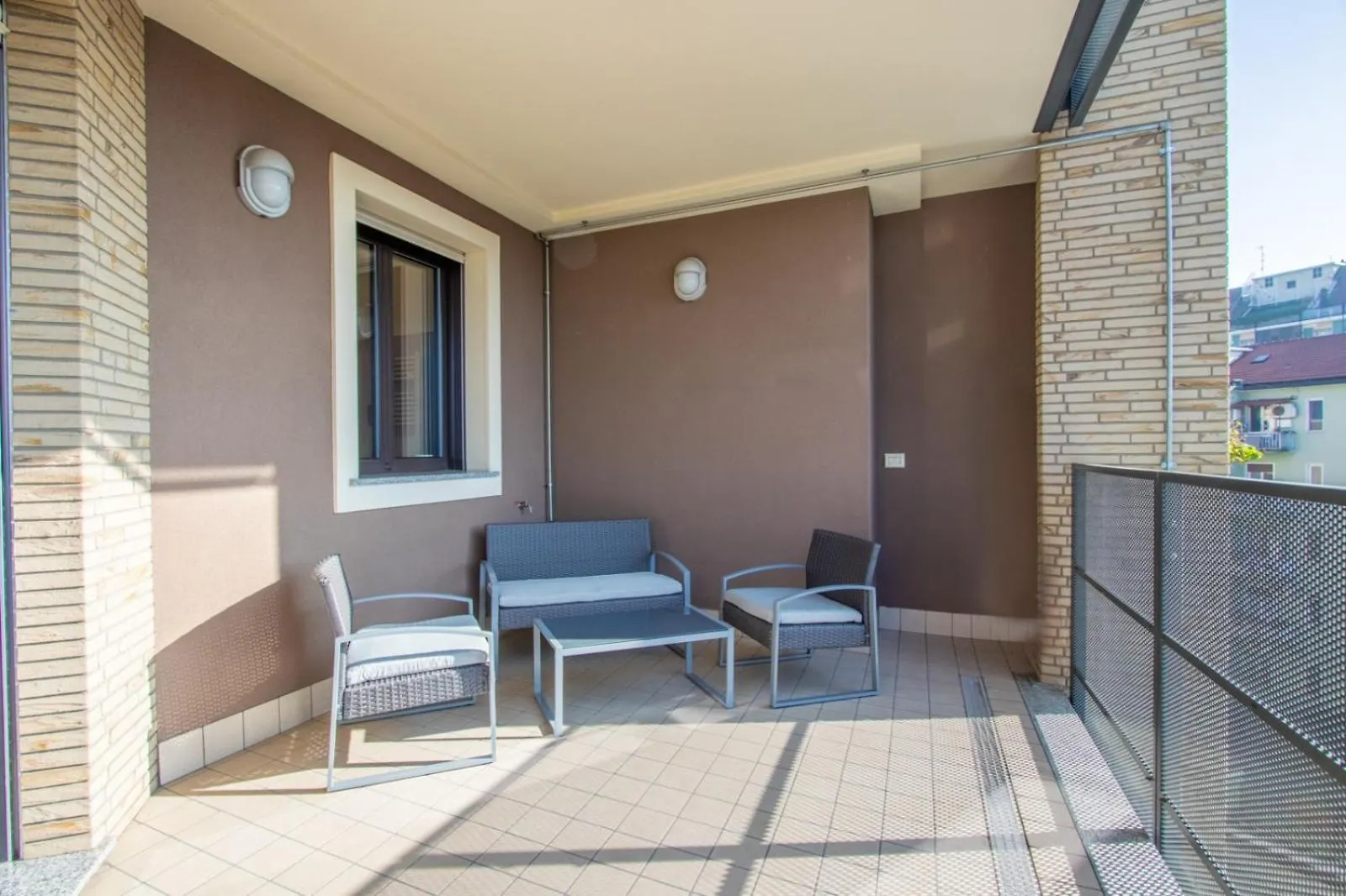 Wolvesdensuite Con Terrazzi E Garage Gratuito Milaan